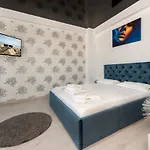 דירה Tan *